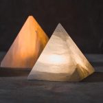 polyresin-pyramid-lamp